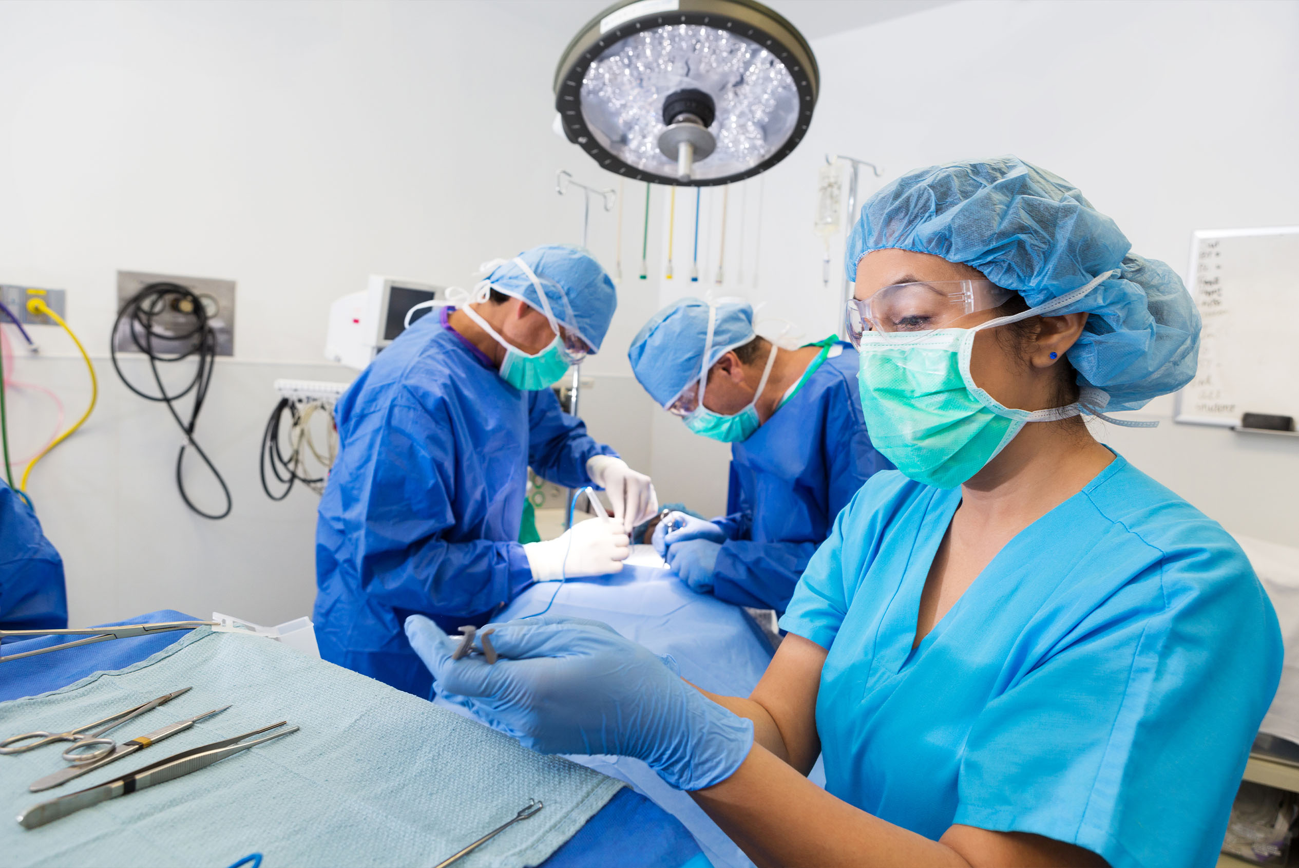 surgical technologist working in surgery room